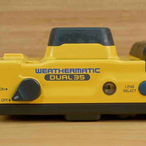 Minolta Weathermatic Dual 35 35mm Film, Underwater, Point and Shoot Camera - Picture 4 of 7